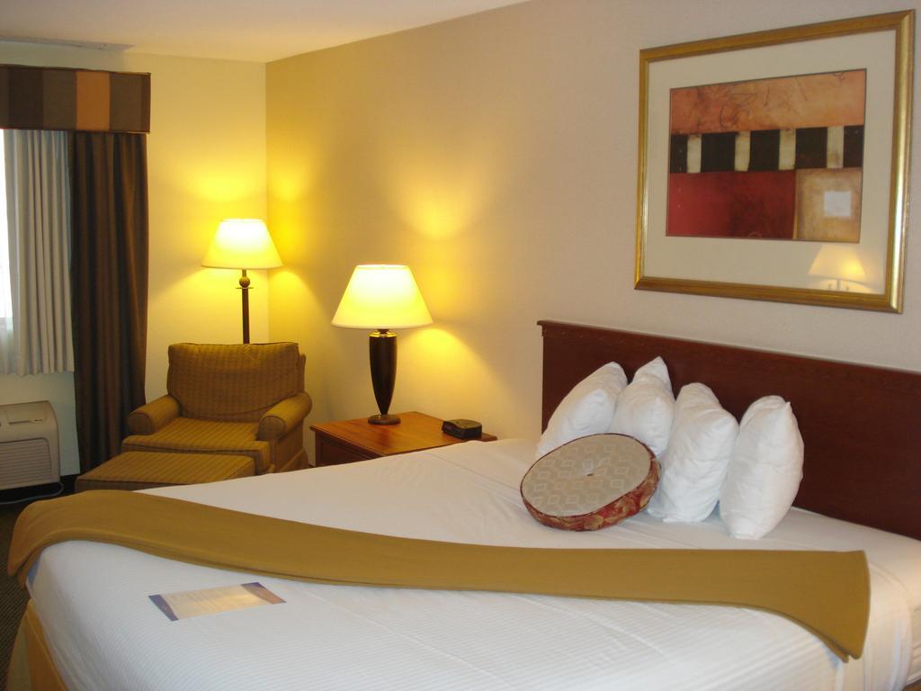 Quality Inn & Suites Columbia I-70 Δωμάτιο φωτογραφία
